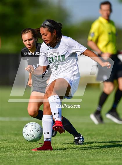 Thumbnail 3 in Vandegrift vs Reagan [Ronald] (Class 6A Region 4 Bi District) photogallery.