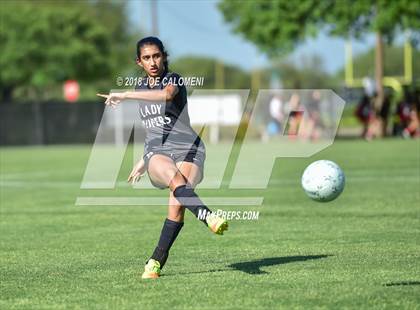 Thumbnail 3 in Vandegrift vs Reagan [Ronald] (Class 6A Region 4 Bi District) photogallery.