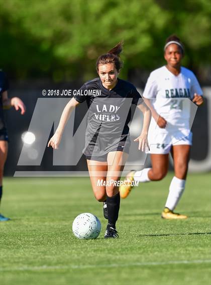Thumbnail 2 in Vandegrift vs Reagan [Ronald] (Class 6A Region 4 Bi District) photogallery.