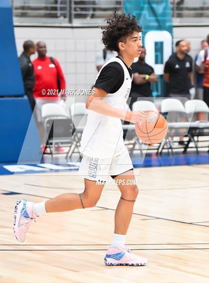 Thumbnail 2 in Compton vs. Mesquite - Section 7 Basketball Tournament photogallery.