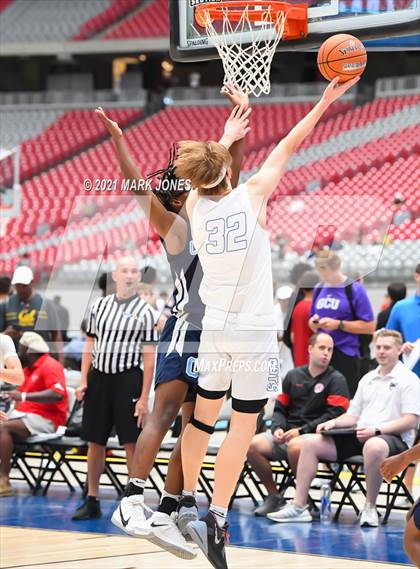 Thumbnail 2 in Compton vs. Mesquite - Section 7 Basketball Tournament photogallery.
