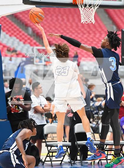 Thumbnail 3 in Compton vs. Mesquite - Section 7 Basketball Tournament photogallery.