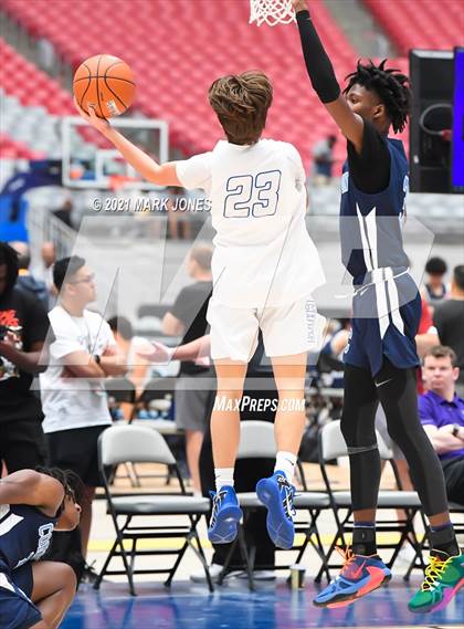 Thumbnail 1 in Compton vs. Mesquite - Section 7 Basketball Tournament photogallery.