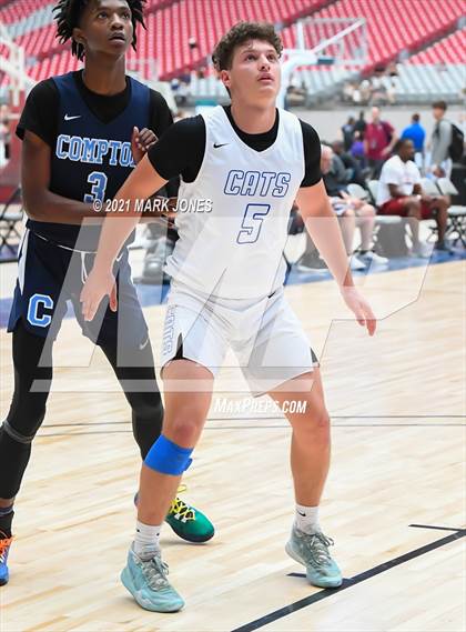Thumbnail 2 in Compton vs. Mesquite - Section 7 Basketball Tournament photogallery.
