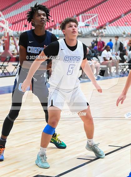 Thumbnail 1 in Compton vs. Mesquite - Section 7 Basketball Tournament photogallery.