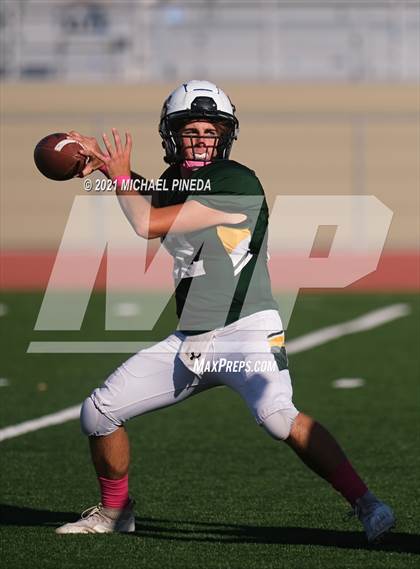 Thumbnail 3 in Loara @ Rancho Alamitos photogallery.