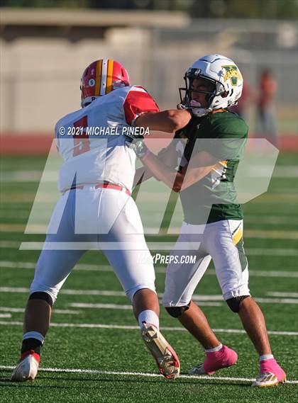 Thumbnail 3 in Loara @ Rancho Alamitos photogallery.