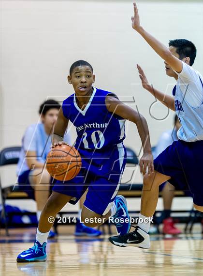 Thumbnail 1 in MacArthur vs Warren B photogallery.