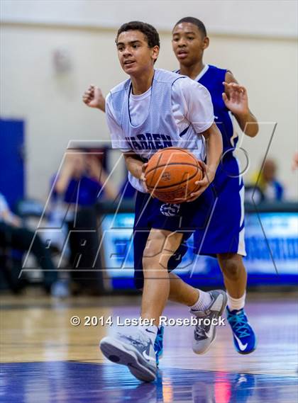 Thumbnail 2 in MacArthur vs Warren B photogallery.