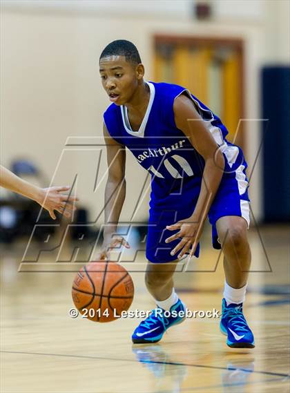 Thumbnail 2 in MacArthur vs Warren B photogallery.