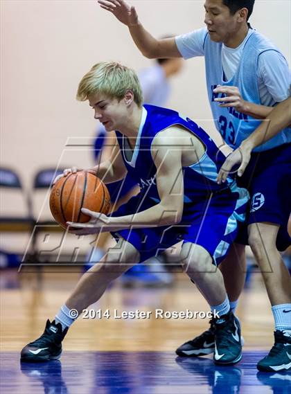 Thumbnail 2 in MacArthur vs Warren B photogallery.