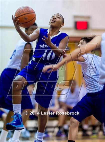 Thumbnail 3 in MacArthur vs Warren B photogallery.