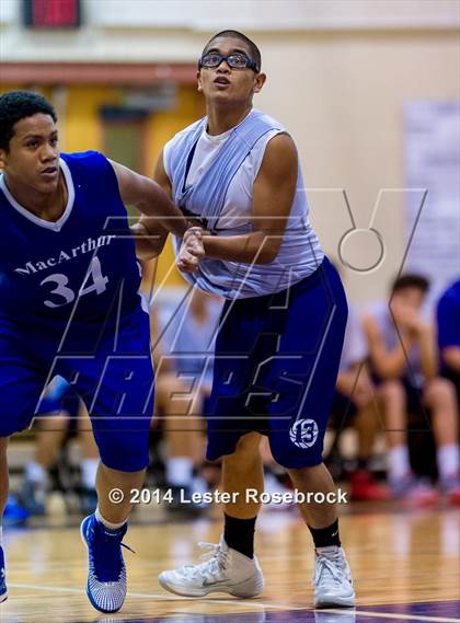 Thumbnail 1 in MacArthur vs Warren B photogallery.