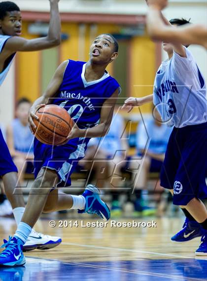 Thumbnail 2 in MacArthur vs Warren B photogallery.