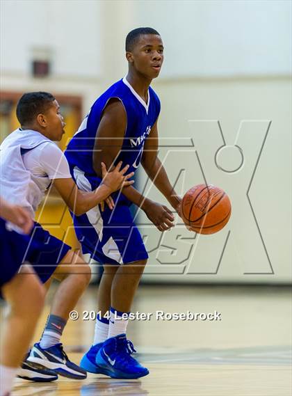 Thumbnail 3 in MacArthur vs Warren B photogallery.