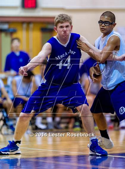 Thumbnail 3 in MacArthur vs Warren B photogallery.