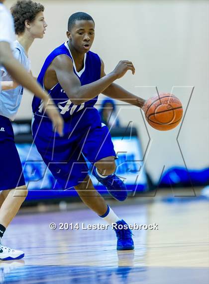 Thumbnail 3 in MacArthur vs Warren B photogallery.