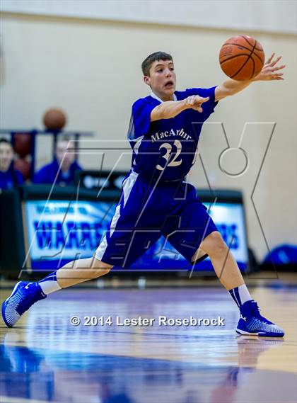 Thumbnail 3 in MacArthur vs Warren B photogallery.