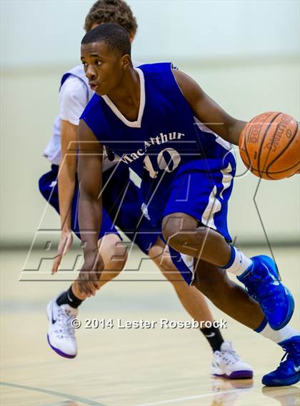 Thumbnail 3 in MacArthur vs Warren B photogallery.