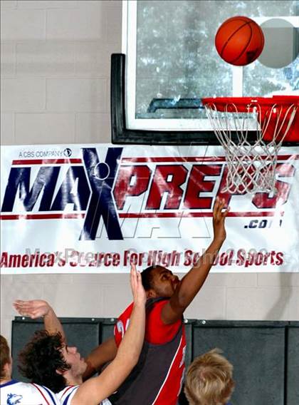 Thumbnail 1 in Reno vs. Pasadena (MaxPreps Holiday Classic) photogallery.
