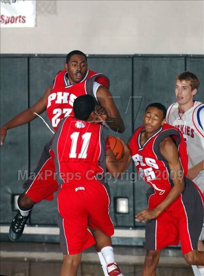 Thumbnail 3 in Reno vs. Pasadena (MaxPreps Holiday Classic) photogallery.