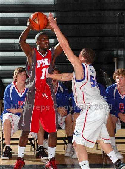Thumbnail 3 in Reno vs. Pasadena (MaxPreps Holiday Classic) photogallery.
