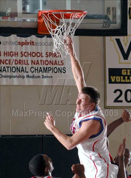 Thumbnail 2 in Reno vs. Pasadena (MaxPreps Holiday Classic) photogallery.