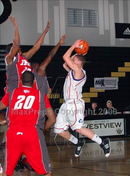 Thumbnail 1 in Reno vs. Pasadena (MaxPreps Holiday Classic) photogallery.