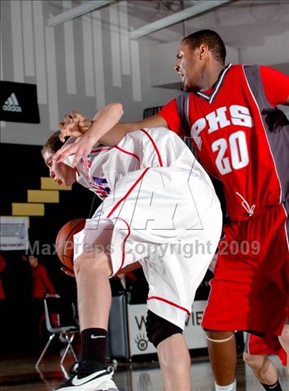 Thumbnail 1 in Reno vs. Pasadena (MaxPreps Holiday Classic) photogallery.