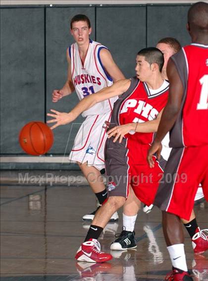 Thumbnail 2 in Reno vs. Pasadena (MaxPreps Holiday Classic) photogallery.