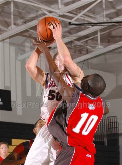 Thumbnail 1 in Reno vs. Pasadena (MaxPreps Holiday Classic) photogallery.