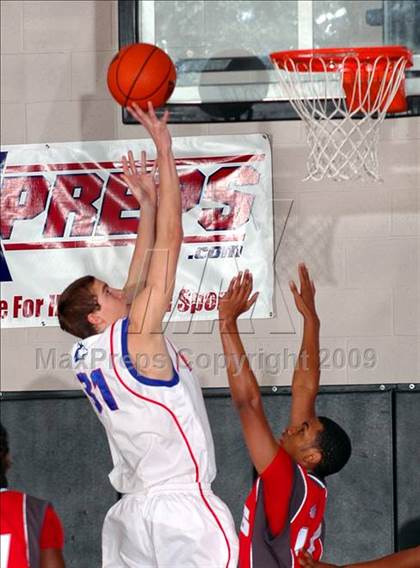 Thumbnail 1 in Reno vs. Pasadena (MaxPreps Holiday Classic) photogallery.
