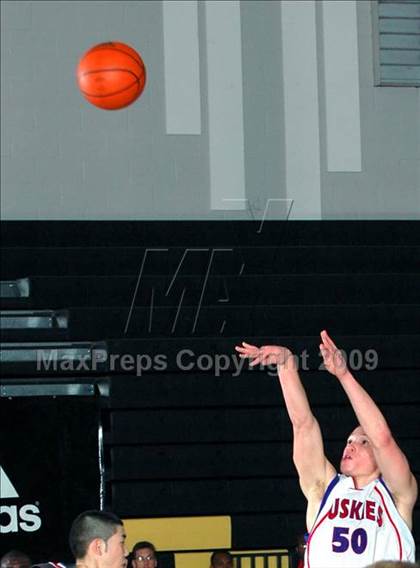 Thumbnail 2 in Reno vs. Pasadena (MaxPreps Holiday Classic) photogallery.
