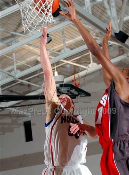 Thumbnail 3 in Reno vs. Pasadena (MaxPreps Holiday Classic) photogallery.