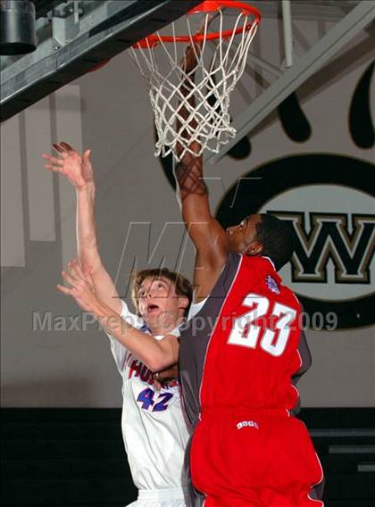 Thumbnail 1 in Reno vs. Pasadena (MaxPreps Holiday Classic) photogallery.