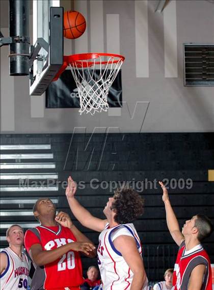 Thumbnail 2 in Reno vs. Pasadena (MaxPreps Holiday Classic) photogallery.