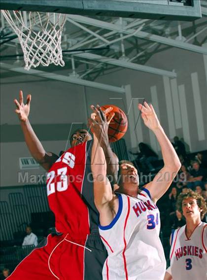 Thumbnail 2 in Reno vs. Pasadena (MaxPreps Holiday Classic) photogallery.