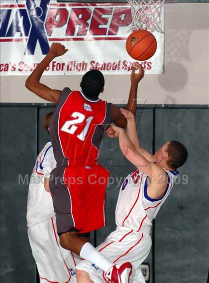 Thumbnail 2 in Reno vs. Pasadena (MaxPreps Holiday Classic) photogallery.
