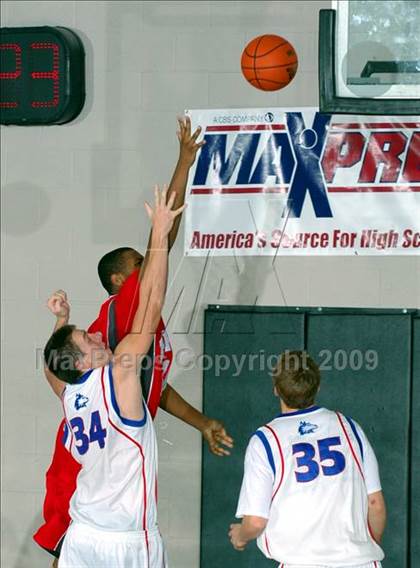 Thumbnail 1 in Reno vs. Pasadena (MaxPreps Holiday Classic) photogallery.