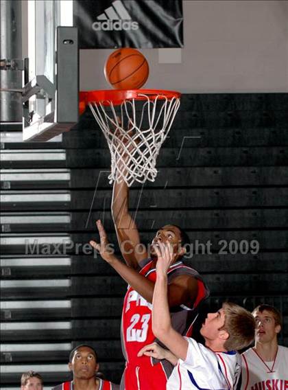 Thumbnail 1 in Reno vs. Pasadena (MaxPreps Holiday Classic) photogallery.