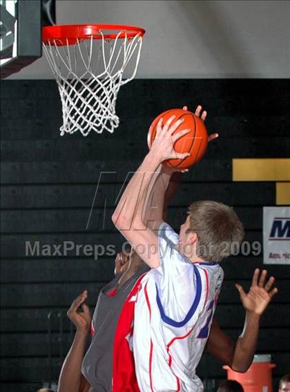 Thumbnail 2 in Reno vs. Pasadena (MaxPreps Holiday Classic) photogallery.