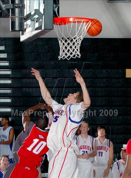 Thumbnail 1 in Reno vs. Pasadena (MaxPreps Holiday Classic) photogallery.