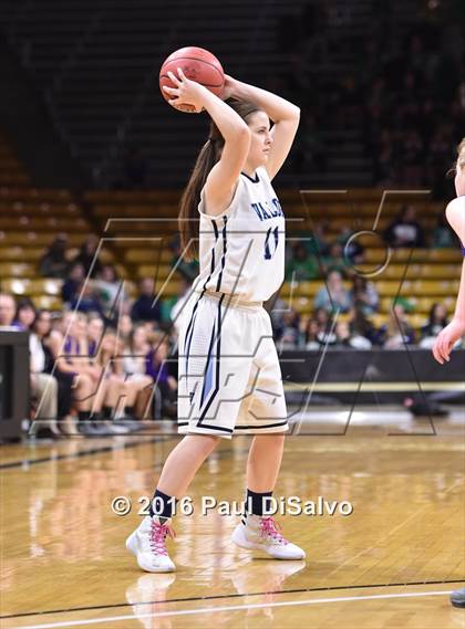 Thumbnail 1 in Holy Family vs. Valor Christian (CHSAA 4A Semifinal) photogallery.