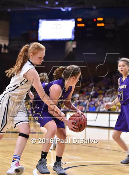 Thumbnail 2 in Holy Family vs. Valor Christian (CHSAA 4A Semifinal) photogallery.