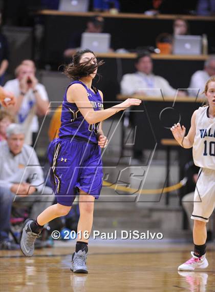 Thumbnail 2 in Holy Family vs. Valor Christian (CHSAA 4A Semifinal) photogallery.