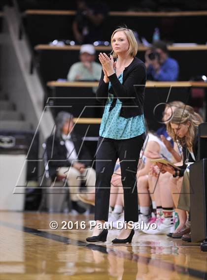 Thumbnail 2 in Holy Family vs. Valor Christian (CHSAA 4A Semifinal) photogallery.