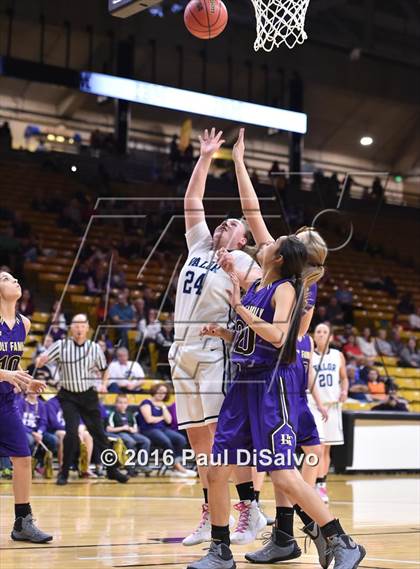 Thumbnail 1 in Holy Family vs. Valor Christian (CHSAA 4A Semifinal) photogallery.