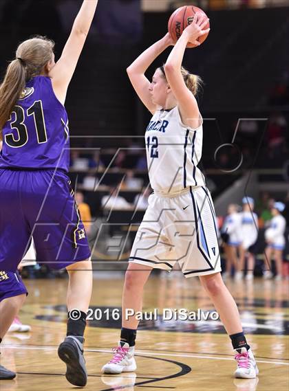 Thumbnail 2 in Holy Family vs. Valor Christian (CHSAA 4A Semifinal) photogallery.