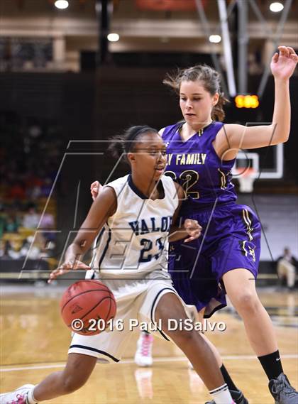 Thumbnail 1 in Holy Family vs. Valor Christian (CHSAA 4A Semifinal) photogallery.