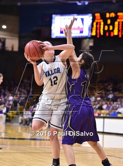 Thumbnail 2 in Holy Family vs. Valor Christian (CHSAA 4A Semifinal) photogallery.